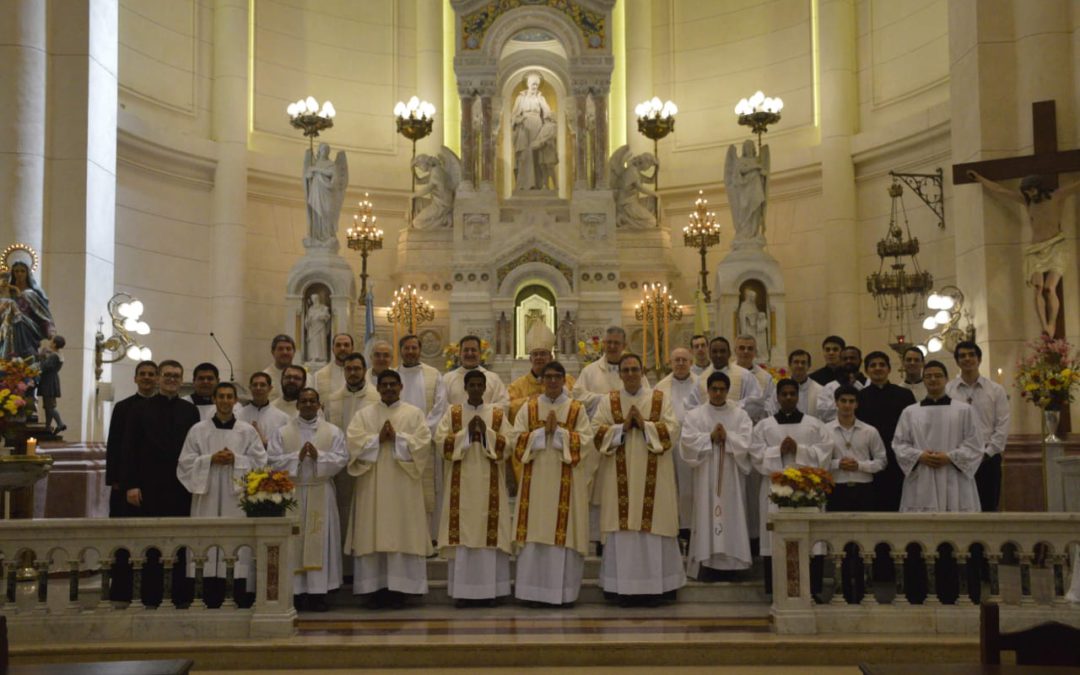 Profesiones solemnes y ordenaciones diaconales en Argentina