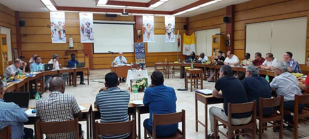 Descalzos nos acercamos. Inicio de Consejo de Superiores Mayores
