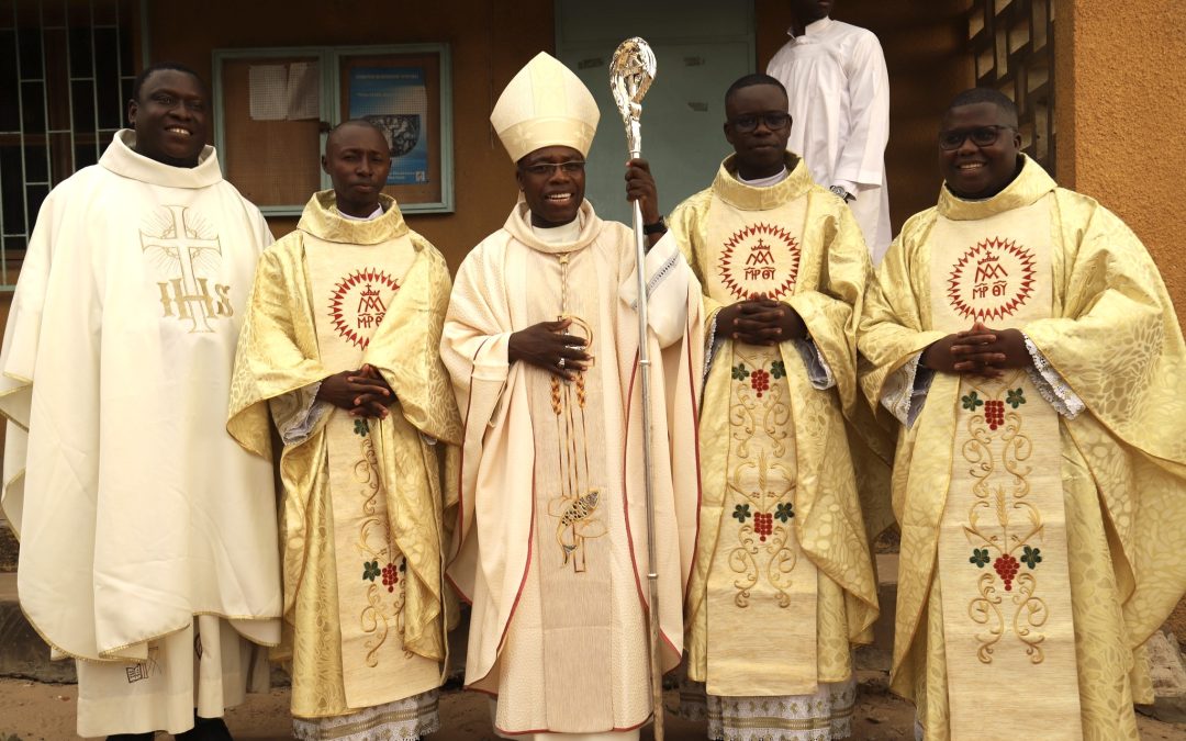 Ordenación sacerdotal en Sokone